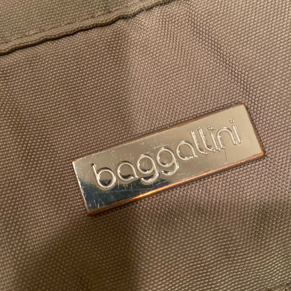 Baggallini Cross Body Bag; Grey